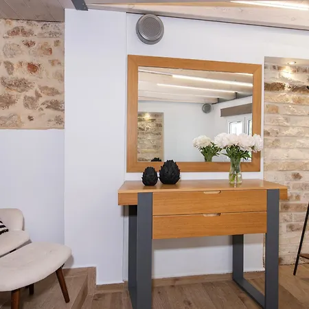 아파트 Leste αmperia Maisonette 하니아